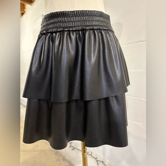 Alice + Olivia Jia Vegan Leather Mini Skirt - Picture 3 of 9